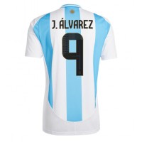 Camisa de Futebol Argentina Julian Alvarez #9 Equipamento Principal Copa America 2024 Manga Curta
